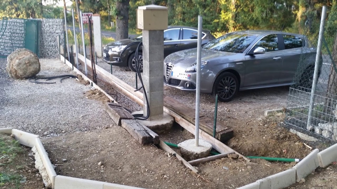 Construction d'un chemin d'accès, d'un mur en gabion et pose d'un portail coulissant