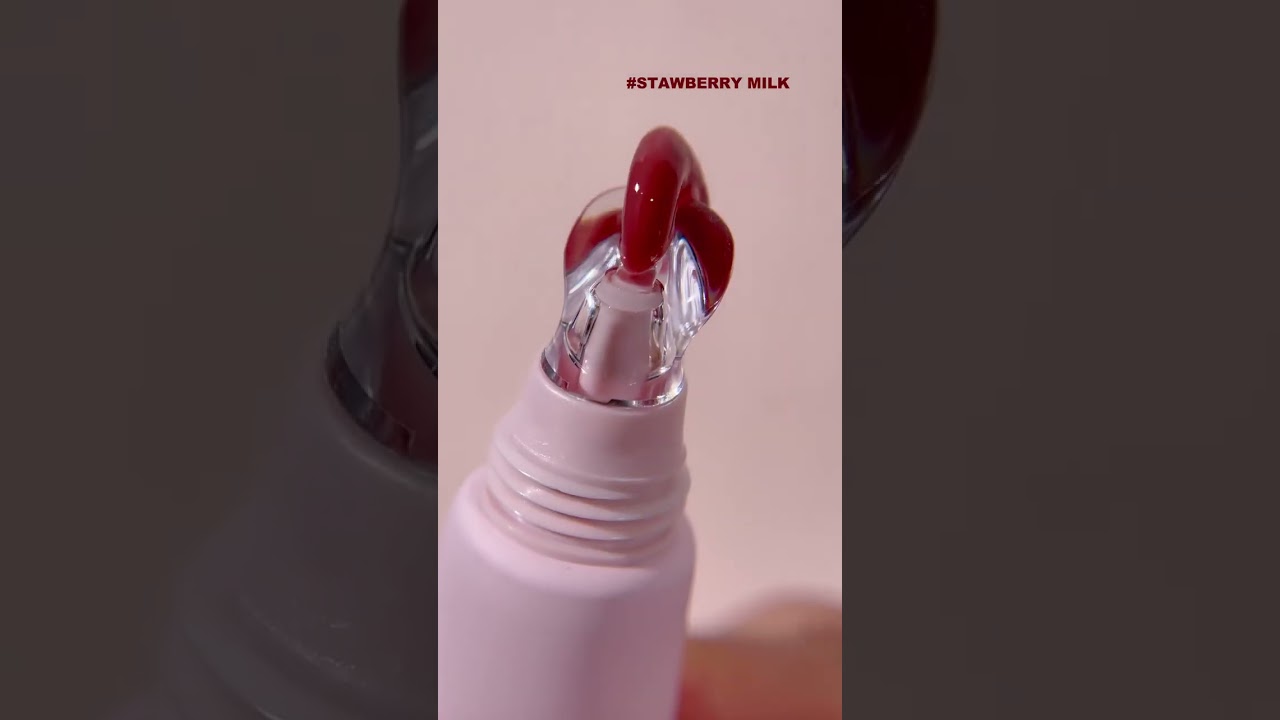 Extra glossy for that hydrating high-shine finish 😘✨