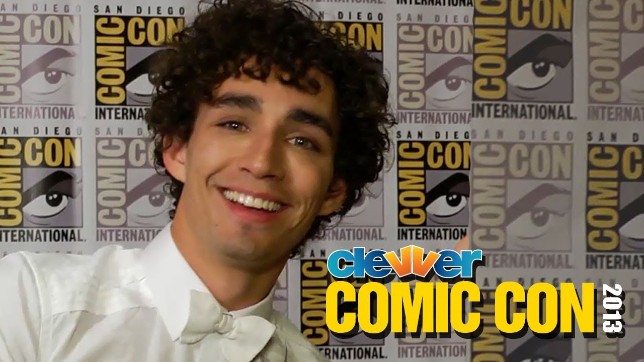 Robert Sheehan Talks Simon & Winning Role in The Mortal Instruments at 2013 Comic-Con