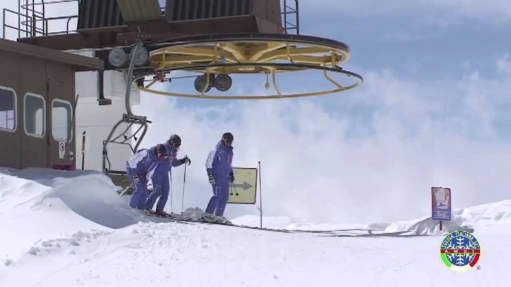 Maestri di sci in azione