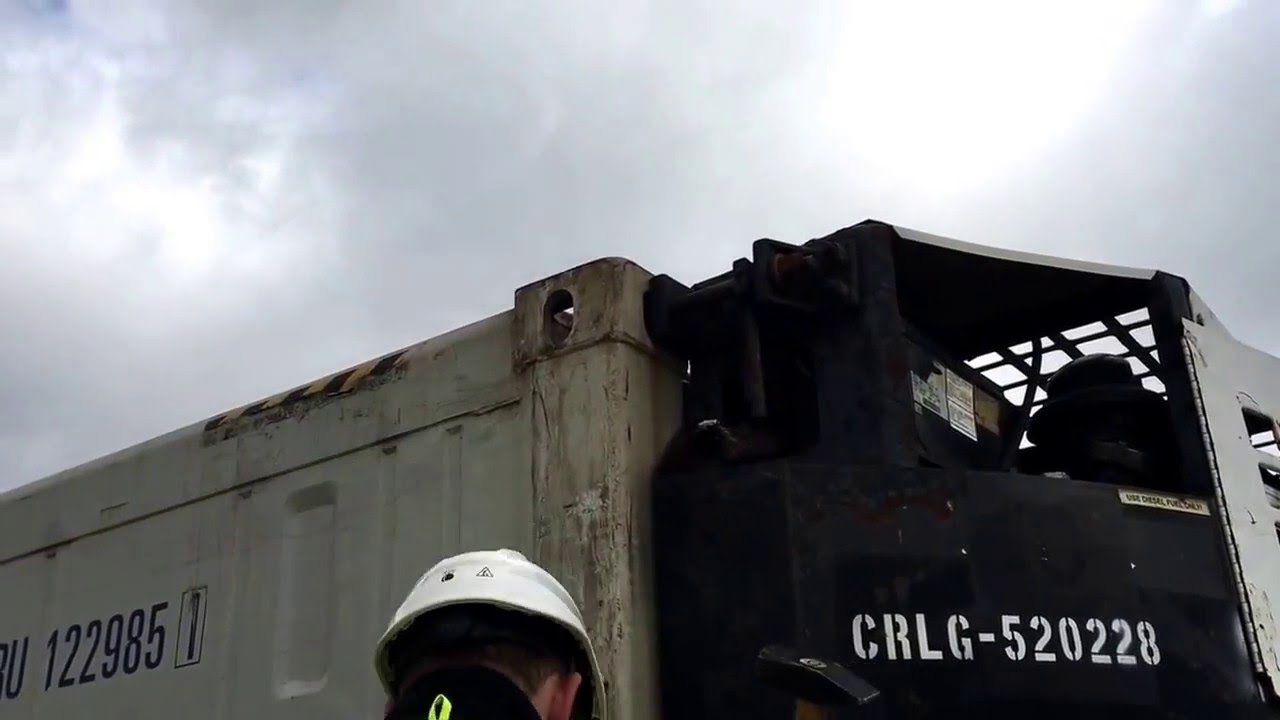 FFC GENSET INSTALLED ON CONTAINER SND BERN SECURED BY SEA YARD PORT WORKER.