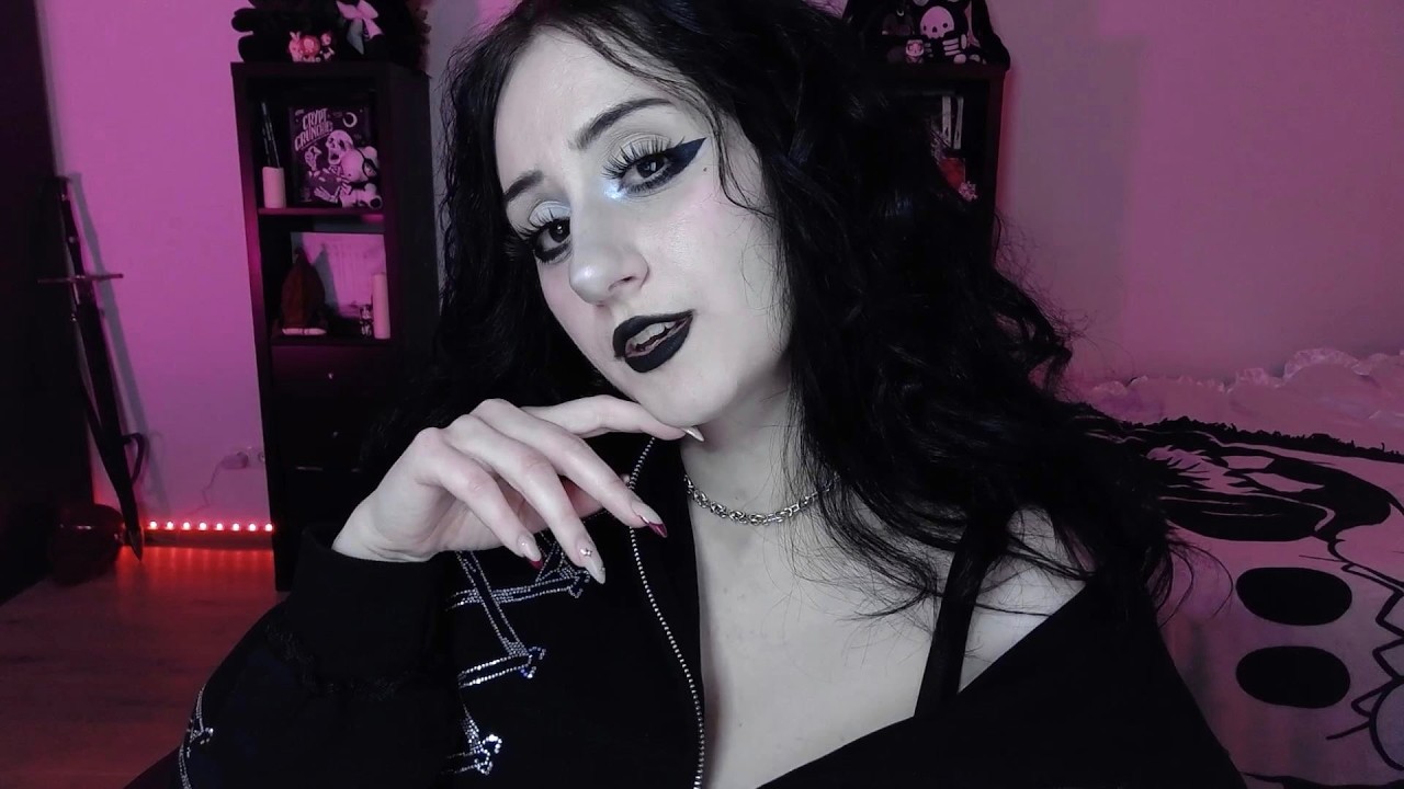 ASMR ✞  Goth girl gives you dating advice (no credentials, 0 rizz)