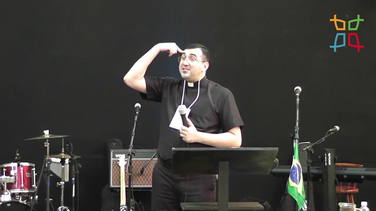 Pe.Douglas Pinheiro ministrando no Encristus 2019.