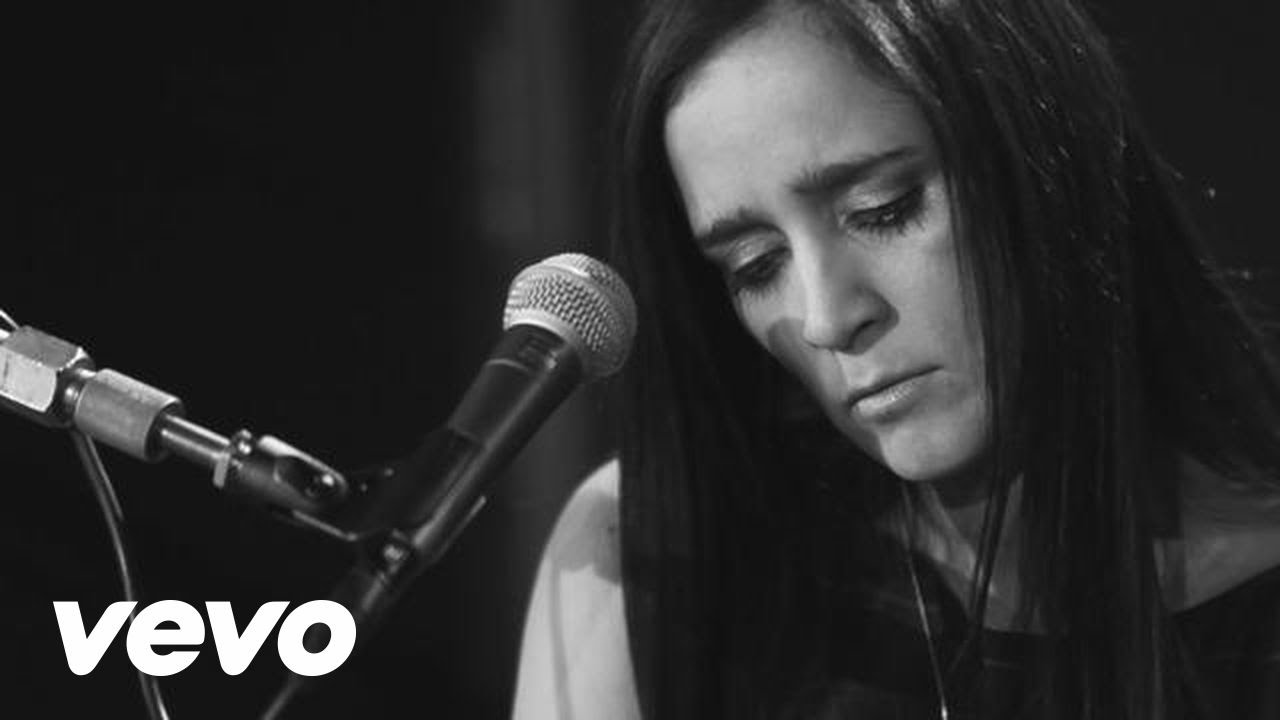 Julieta Venegas - Vuelve ((En Vivo) (Video)) ft. Javiera Mena, Gepe