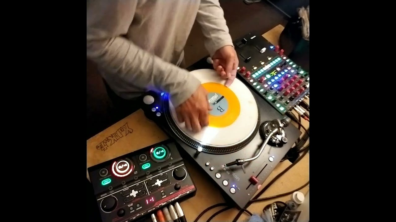 4 Vinyl Routine on the Boss RC-202  Loopstation #bossrc202 #loopstation