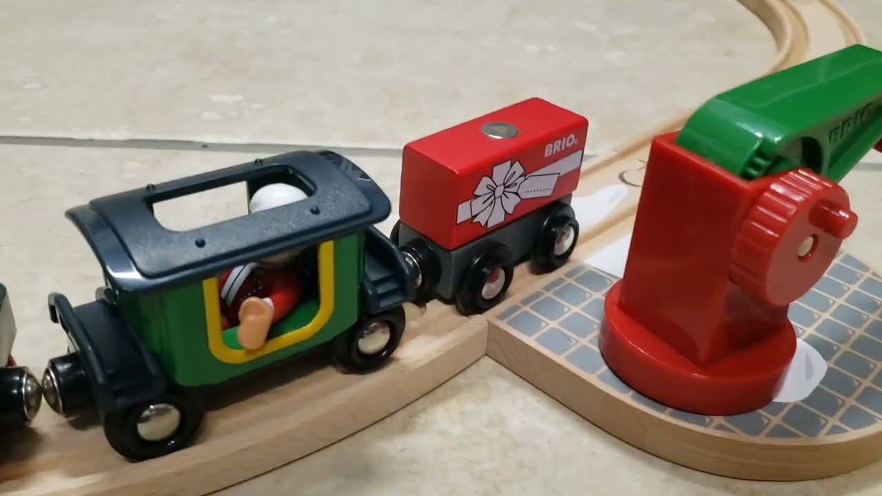 Brio 36014 Christmas Steaming Train Set - Review and Demo