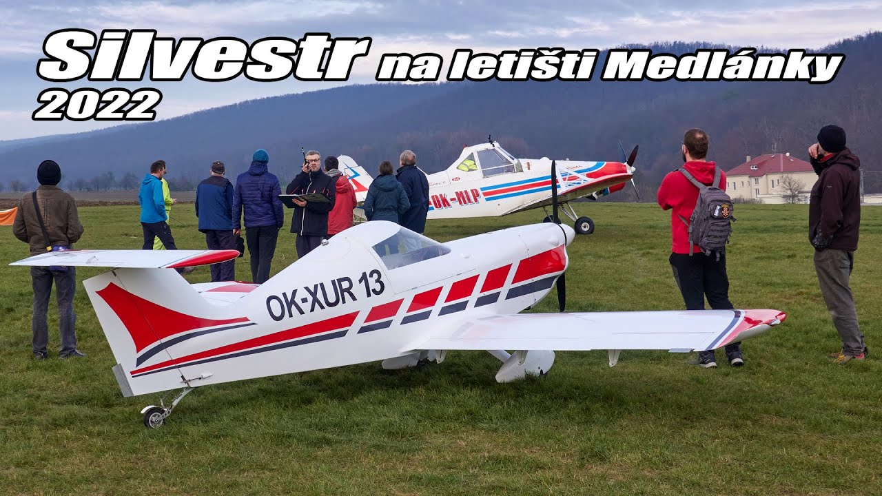 Silvestr 2022 na letišti Medlánky - provoz a průlet ve skupině nad LKCM