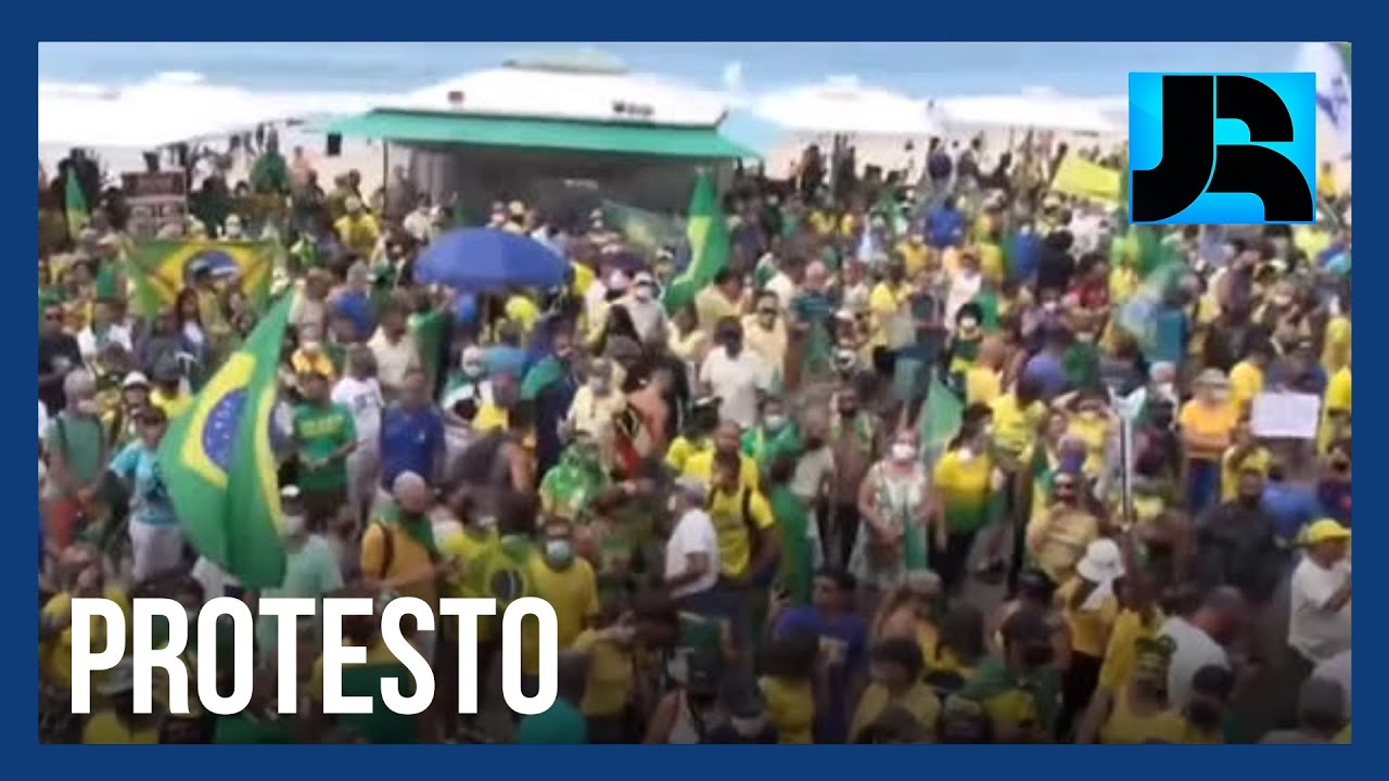 Dia do Trabalho é marcado por manifestações a favor do governo e contra as medidas de restrição