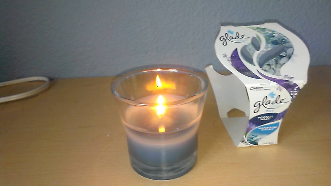 Review of Glade 2 in 1 Candle Moonlit Walk & Wandering Stream