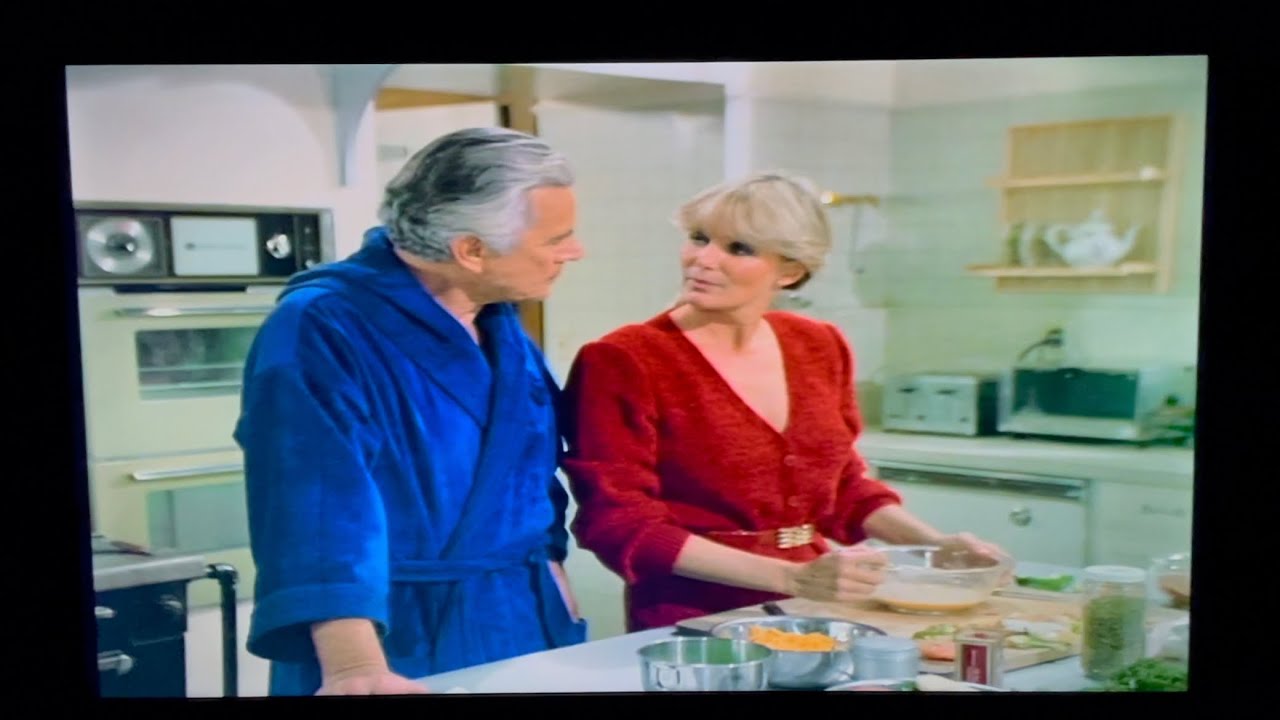 Dynasty: Blake & Krystle alone in the kitchen
