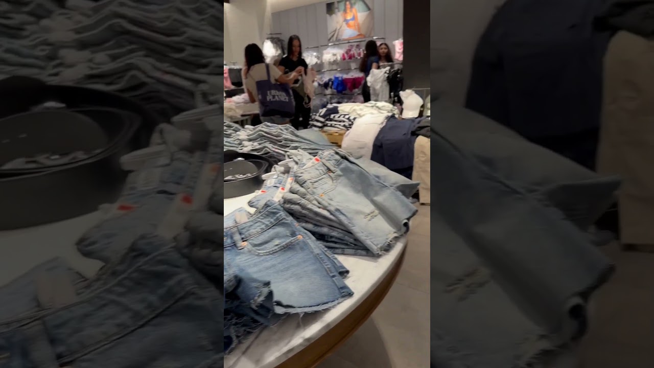 Garage Clothing 🎸 Vaughan Mills #lifeincanada #overseaspakistani #vaughanmills #garage