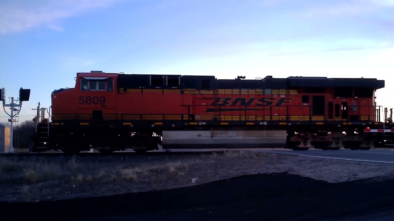 BNSF 5809 leading loaded coal train going into Grand Island 
