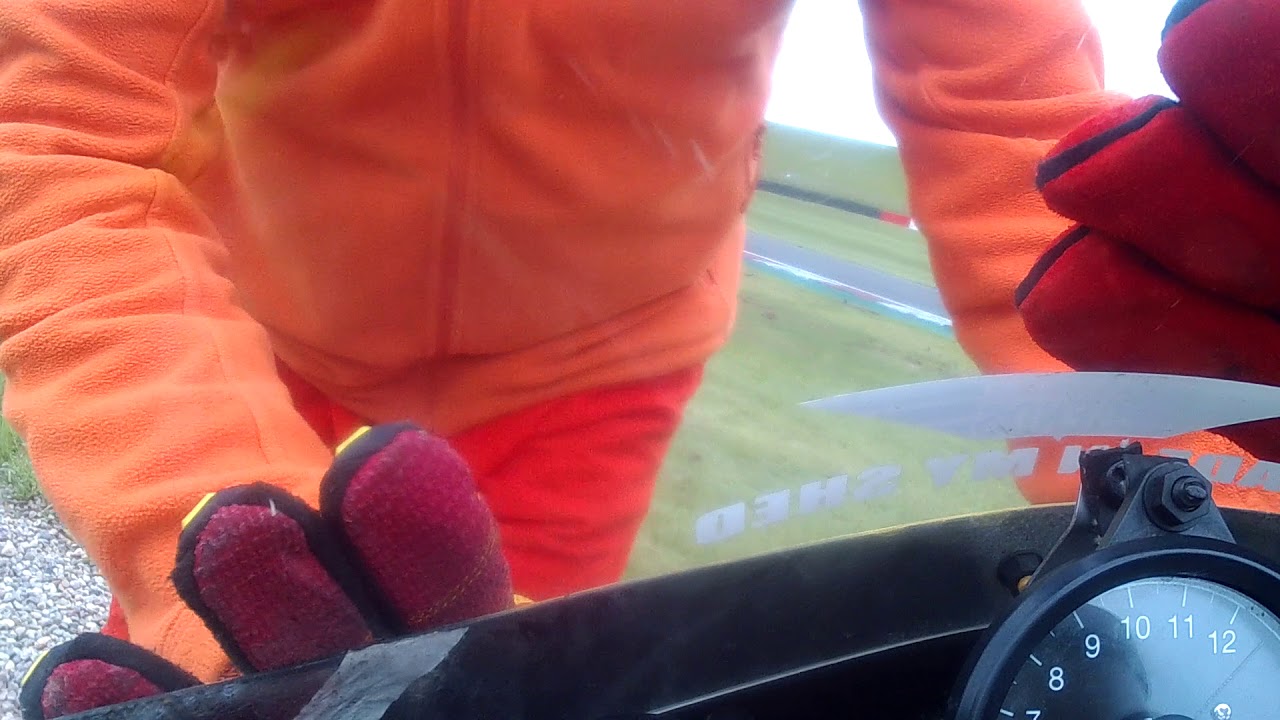 Suzuki GT380 Donington  2018 Blue Haze 17th June 2018 1st Race on Sunday