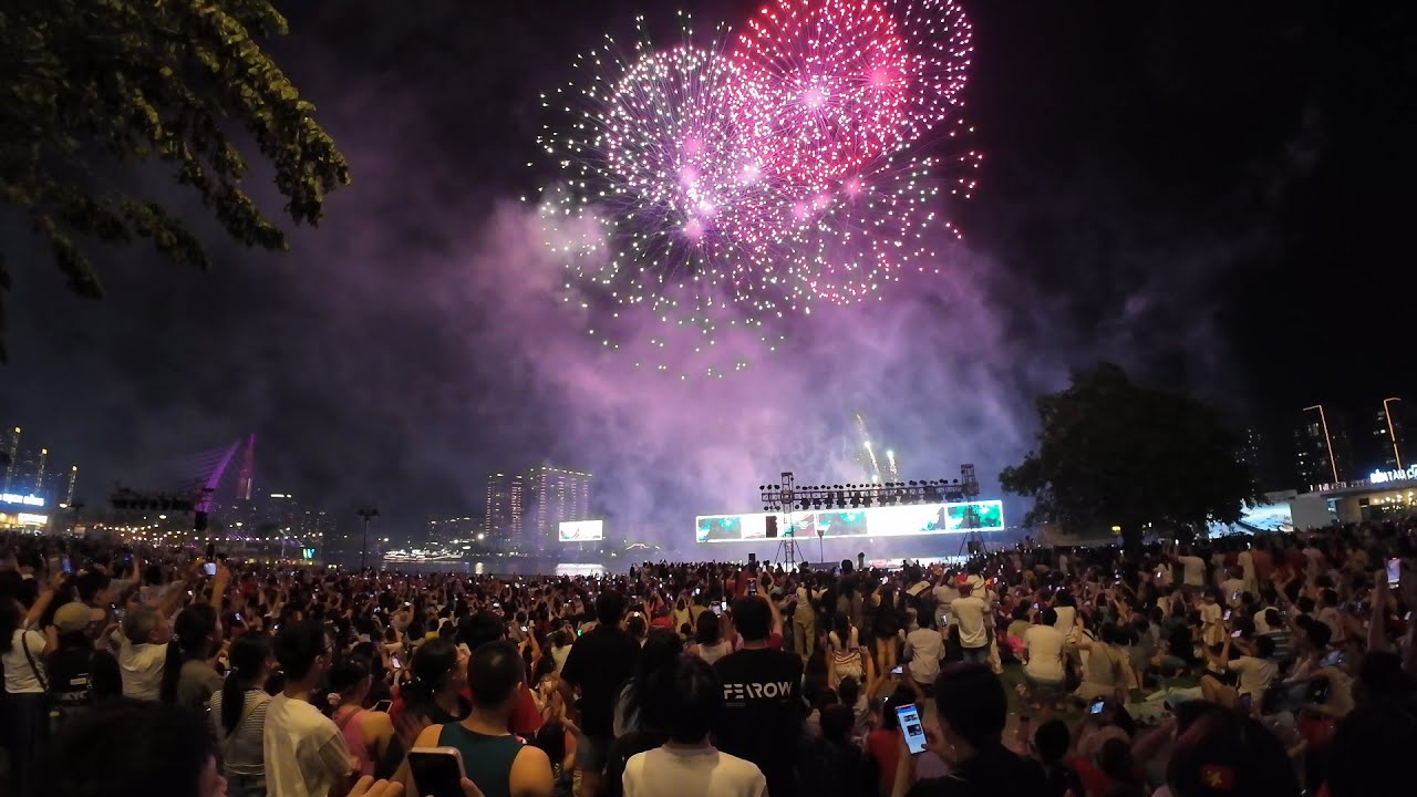 Full Reunification Day Fireworks Show – April 19, 2025 | Saigon River, Ho Chi Minh City