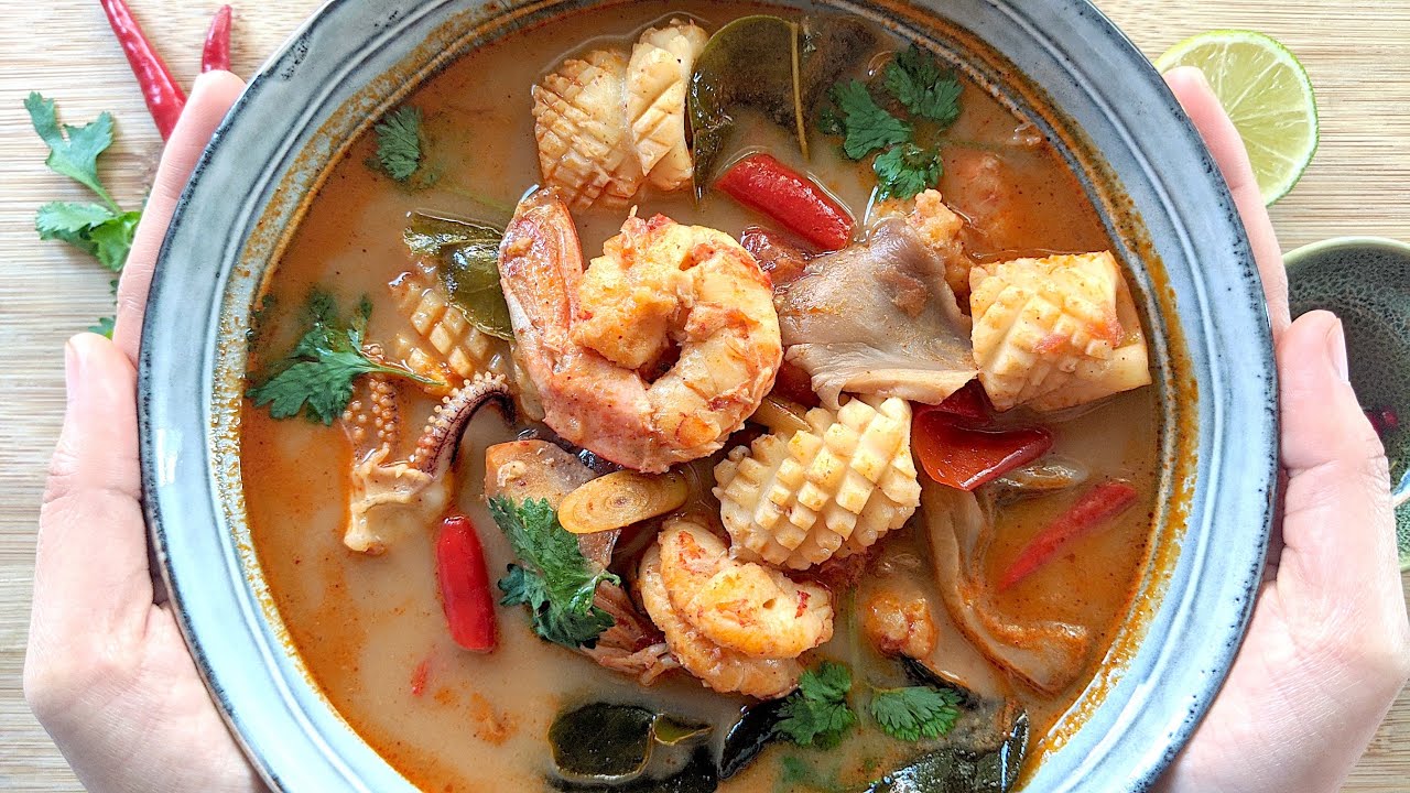 SEAFOOD TOM YUM SOUP RECIPE || THAI CREAMY TOM YUM SOUP (ต้มยำทะเล)
