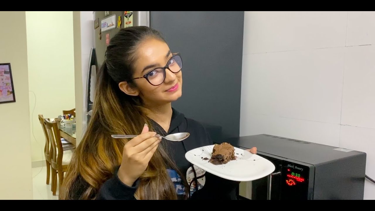 Выпекаю свой первый ТОРТ | Шоколадный торт с NUTELLA | Анушка Сен