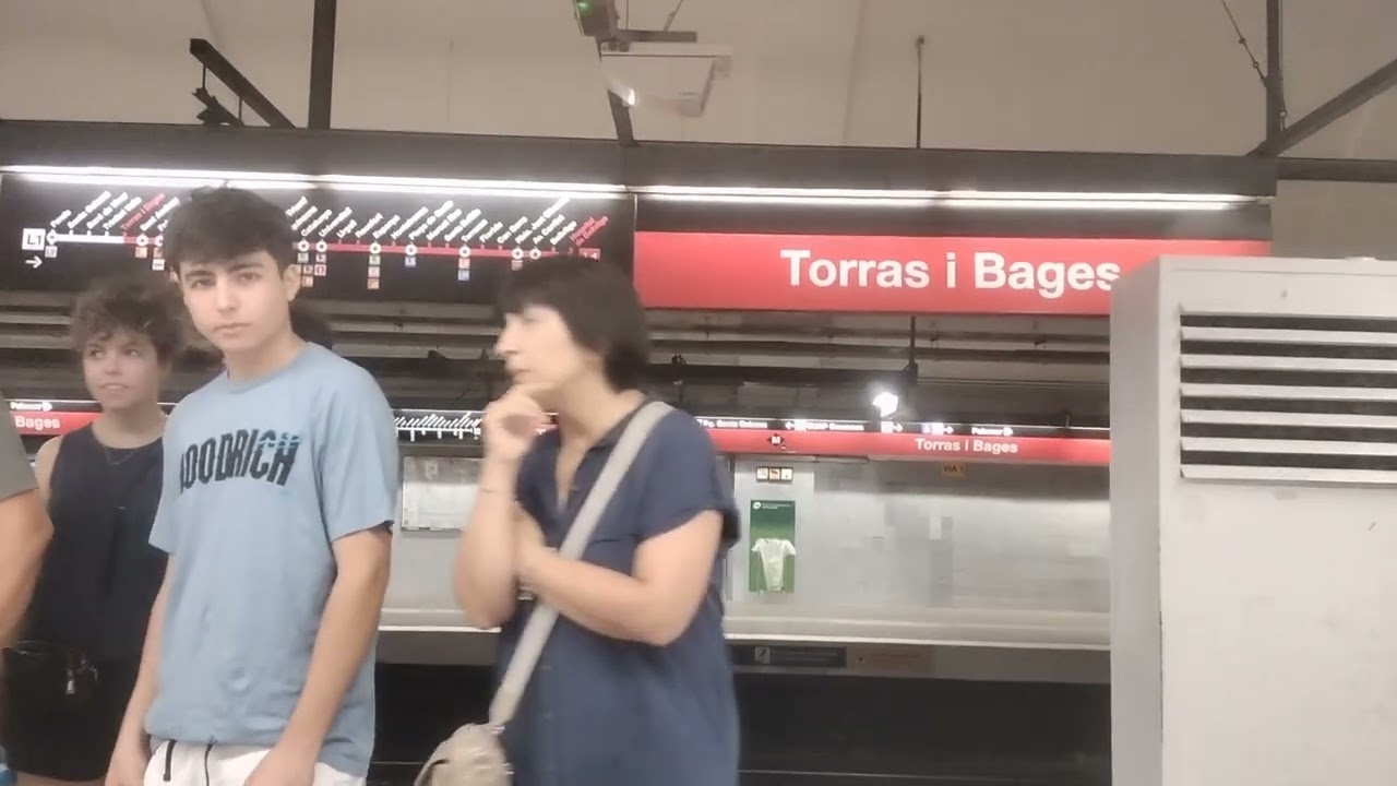 Metro Barcelona L1 trayecto de Fondo a Santa Eulalia Serie 8033