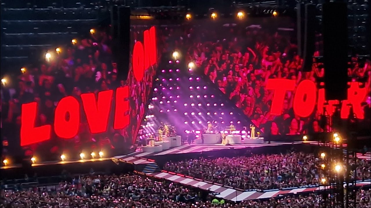 Harry Styles - Love On Tour  - Golden - amsterdam Opening