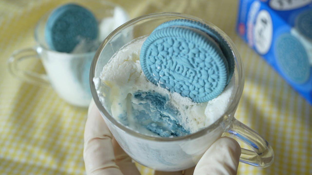 Not Oreo, but YBC Noir, but Blue cake 青いノアールのビスケットケーキ 黒柳徹子ケーキ