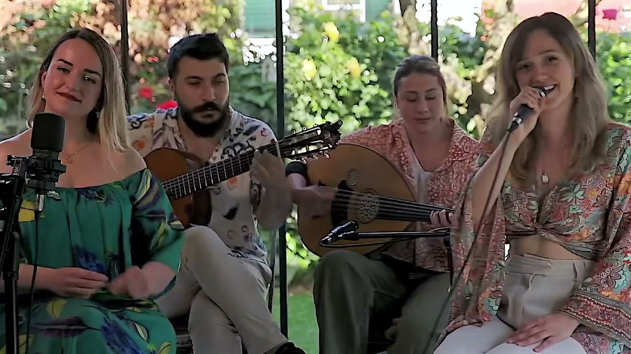 Komşiler (feat. Ceren Kaçar) - Trava Spango & Mastor Dünya (Live)