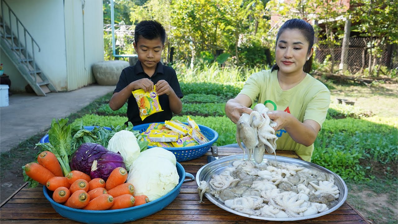 Octopus and Noodle recipe - Yummy stir-fry noodle cooking - Chef Seyhak