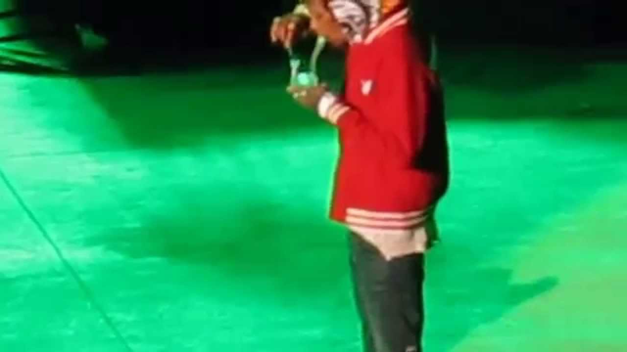 Wiz taking a dab at Red Rocks