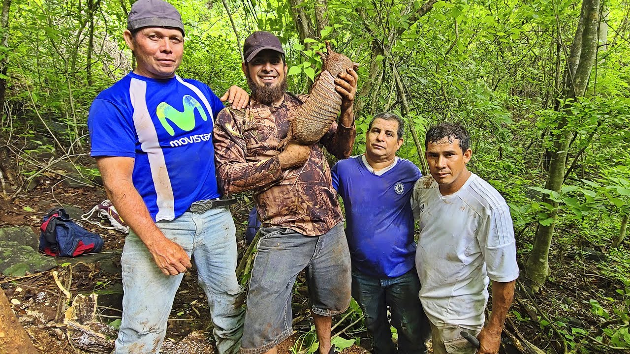 MIRA COMO ATRAPAMOS ESTE HERMOSO CUSUCO A MANO LIMPIA!
