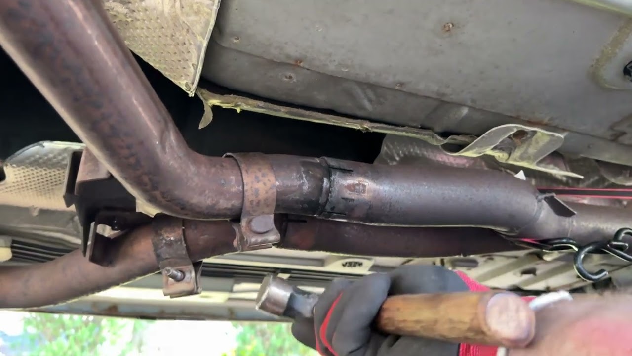 Removing Stuck Exhaust System Piping  - Disconnecting the mid pipe - quick/easy!