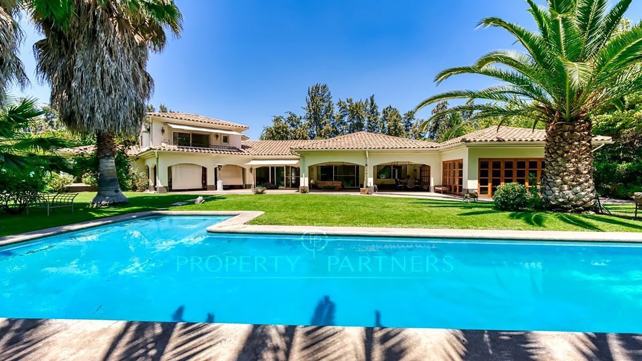 Chicureo Poniente, casa colonial chilena con lindo jardín consolidado