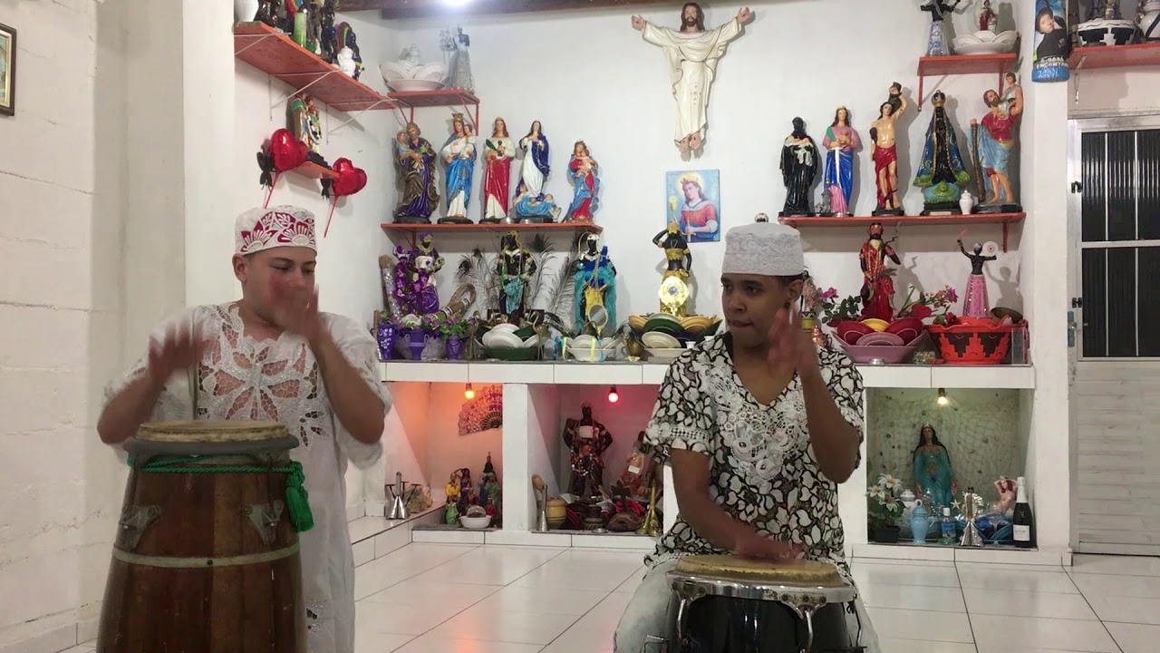 Curimbeiros de Oxal&aacute; - Louvando  Oy&aacute;