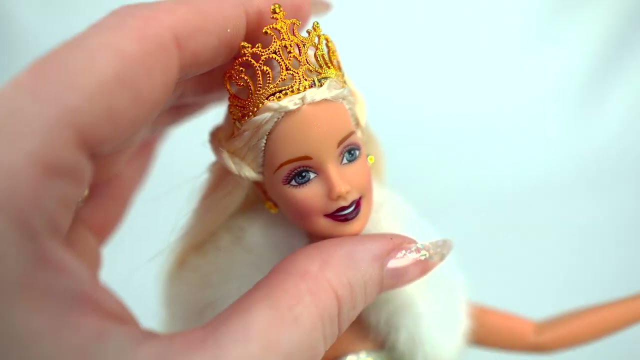 Special Edition Holiday 2000 Barbie Doll Unboxing! This Barbie is stunning!!