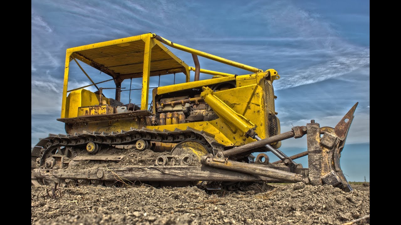 Описание холодного запуска и органов управления бульдозера Caterpillar D8 1955 года выпуска.