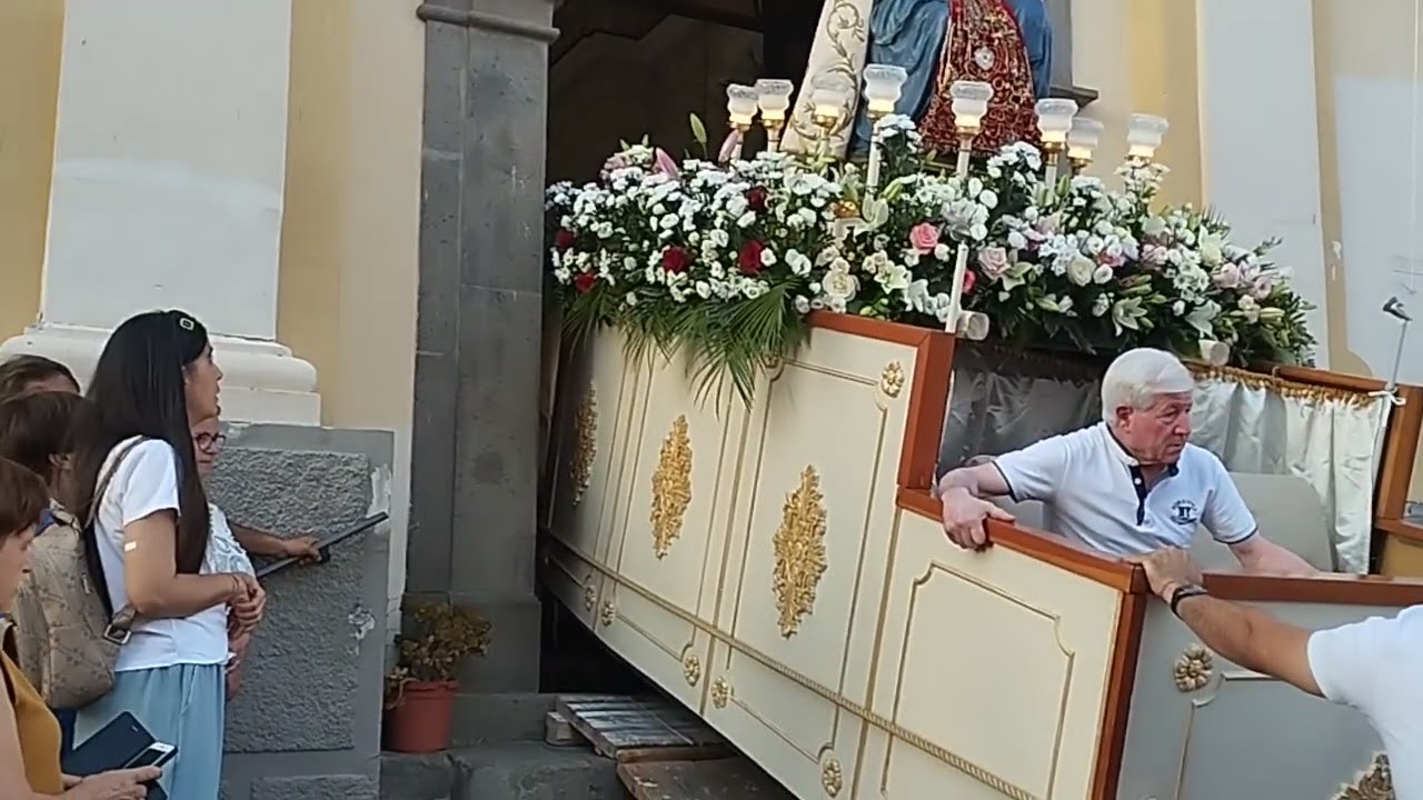 Uscita la sua chiesa la Madonna delle tutte le grazie adesso inizia la processione Adrano 2025😘💕