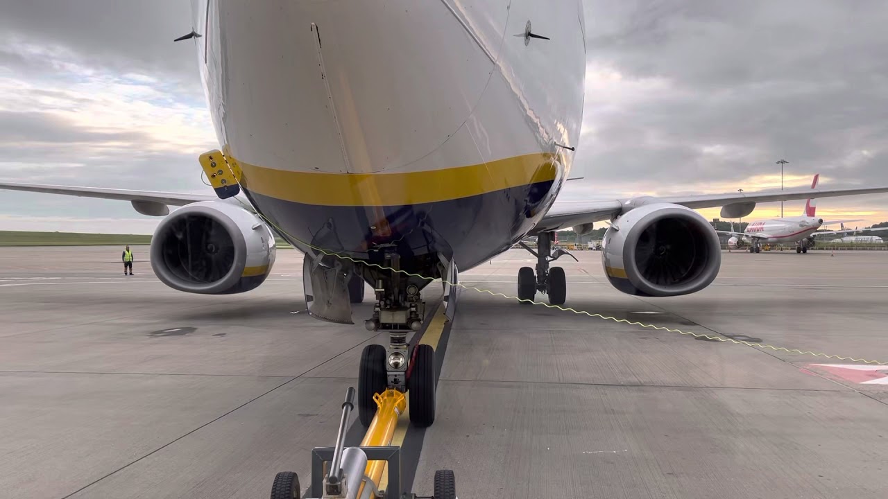Ryanair Boeing 737-800 Pushback Stansted Tug View Stand 64R