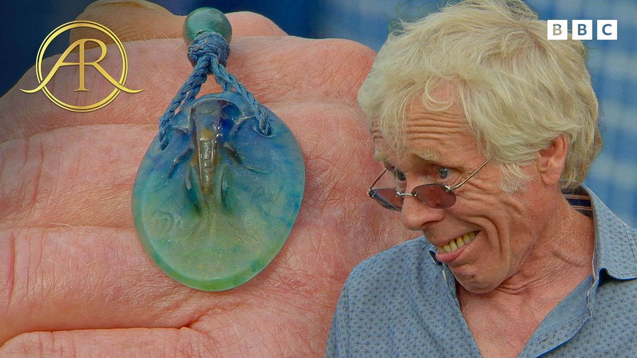 Rare P&acirc;te De Verre Pendant Found For &pound;3 In Charity Shop Worth Thousands | Antiques Roadshow UK