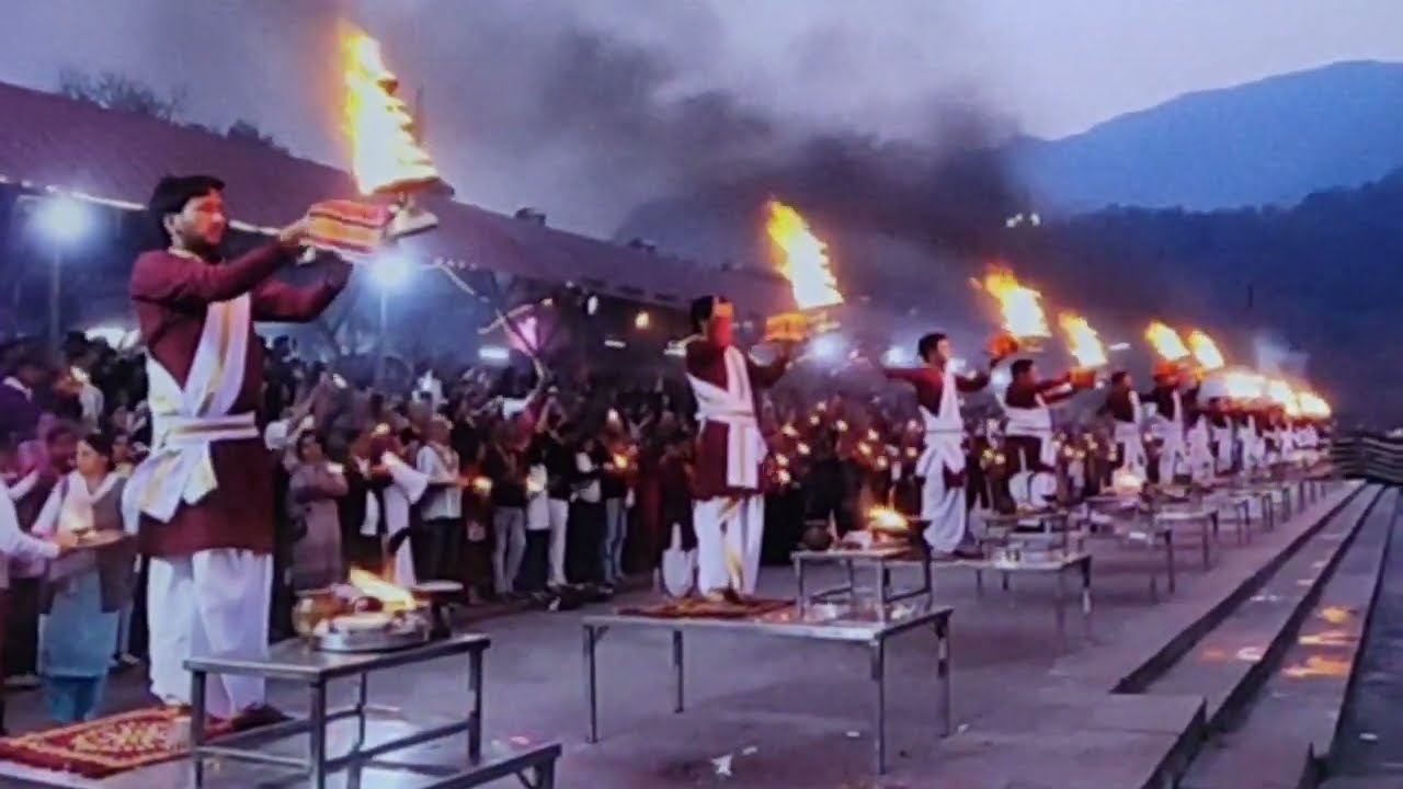 श्री गंगा आरती ऋषिकेश त्रिवेणी घाट