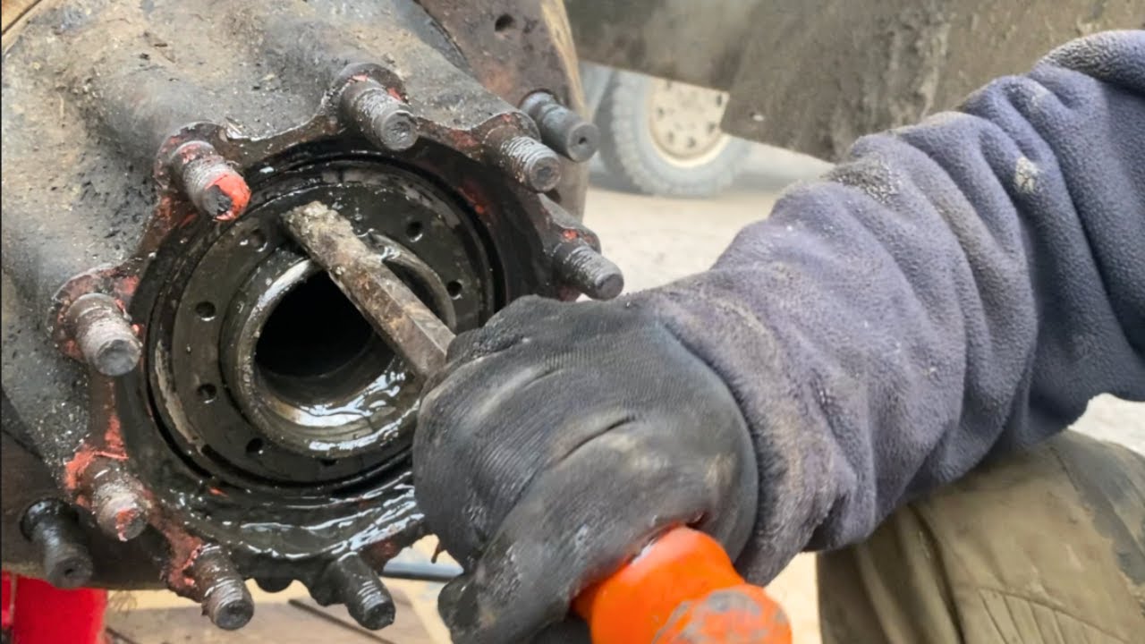 Tatra 148 | Tatrovka mala veľa kolies pri pohľade do späťáka!