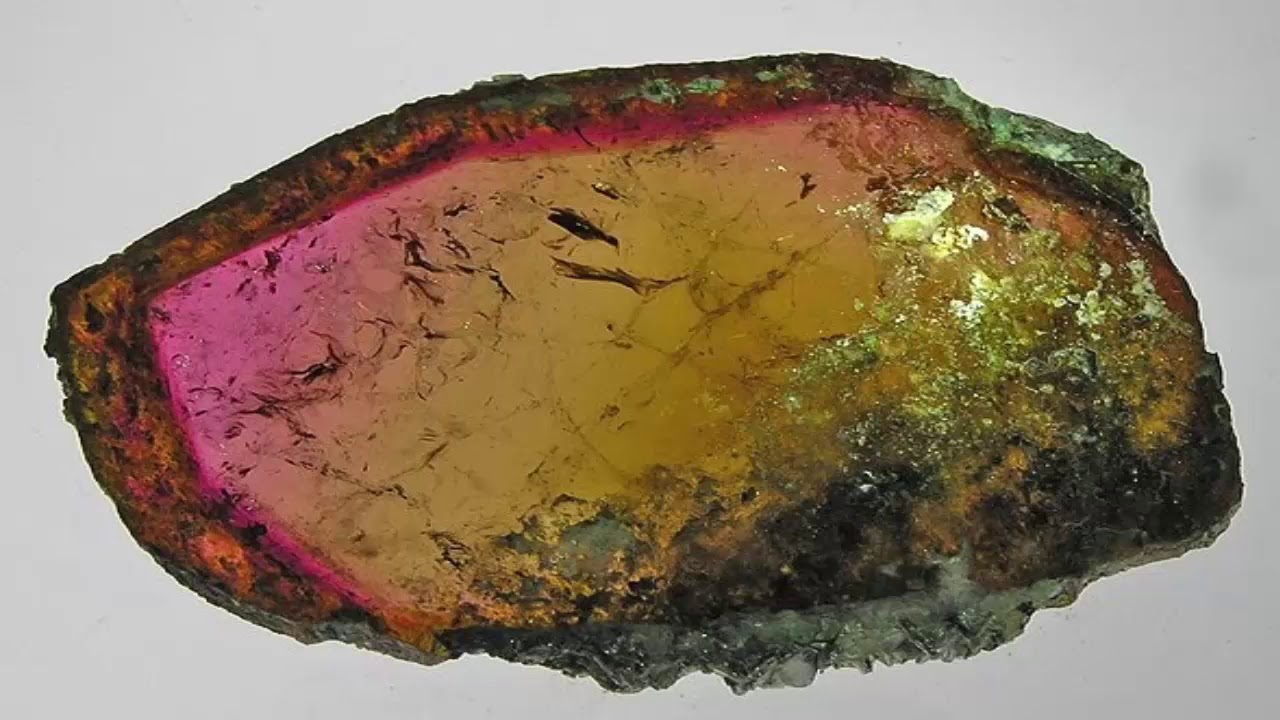 Turmalin: Das farbenfrohste Mineral und Edelstein der Erde