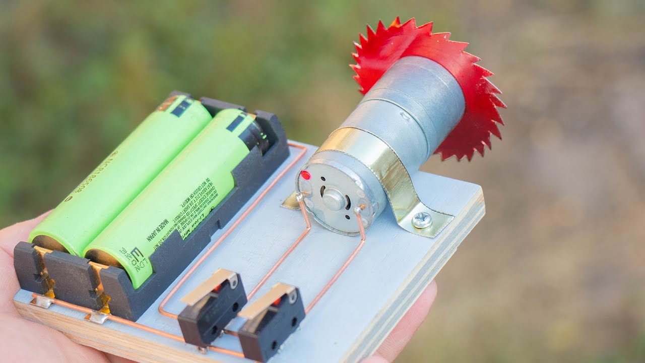 How to control the motor forward reversal with two micro switches