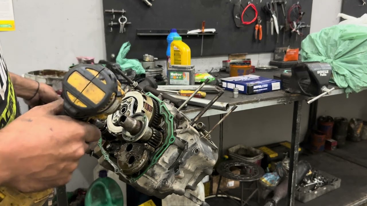 Agora você aprende a desmontar a embreagem da sua moto! 
