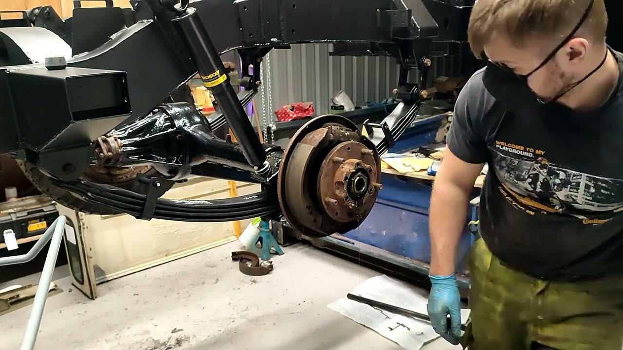 Land Rover Series 2 Restoration part 3 - Rear brake overhaul