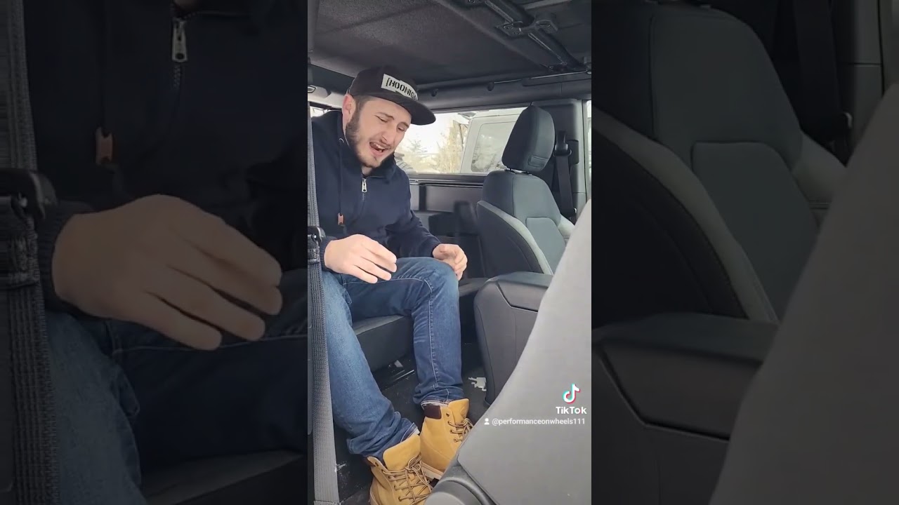 2-дверный Bronco против 4-дверного