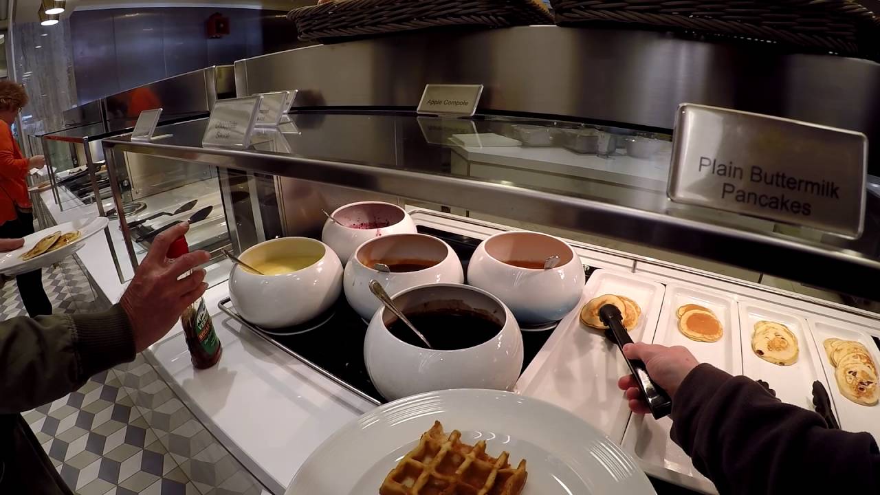 Breakfast in Remastered Kings Court (QM2)