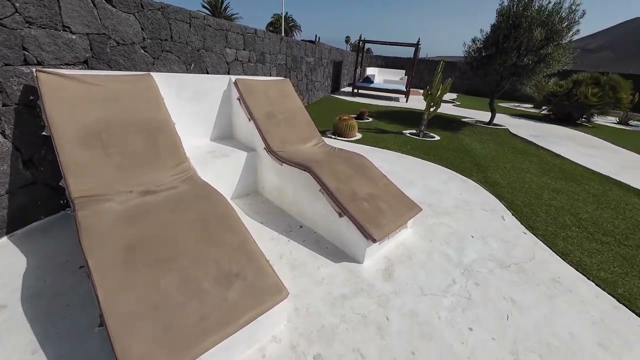 Villa Sara Playa Blanca Lanzarote Faro Park a Jet2 / Solmar Villa - do not recommend unfortunately