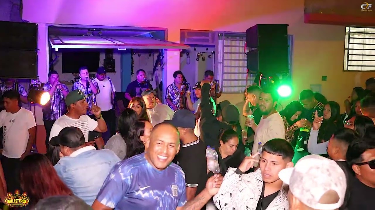 ESPERANDOTE | LOS CHARLIS DE LA CUMBIA | FELIZ AÑO NUEVO 2026 _ CONO SUR