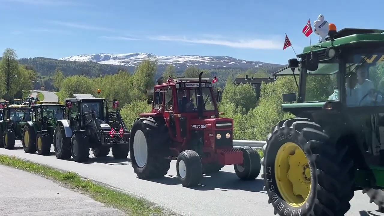 Folketoget og traktortoget i Rindal 17. mai 2025