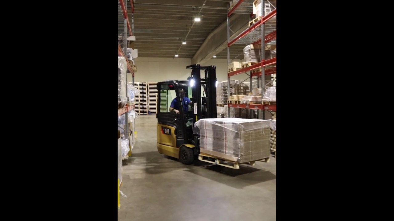 Sähköinen Cat -vastapainotrukki on kompakti työkone