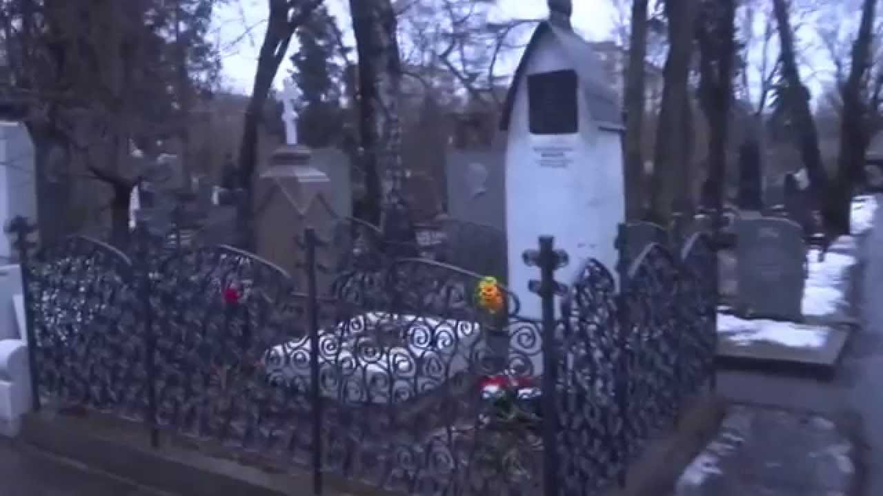 Novodevichy Cemetery: Yeltsin, Khrushchev & Chekhov / Новодевичье- Е́льцин, Хрущёв, Чехов 2014-12-21