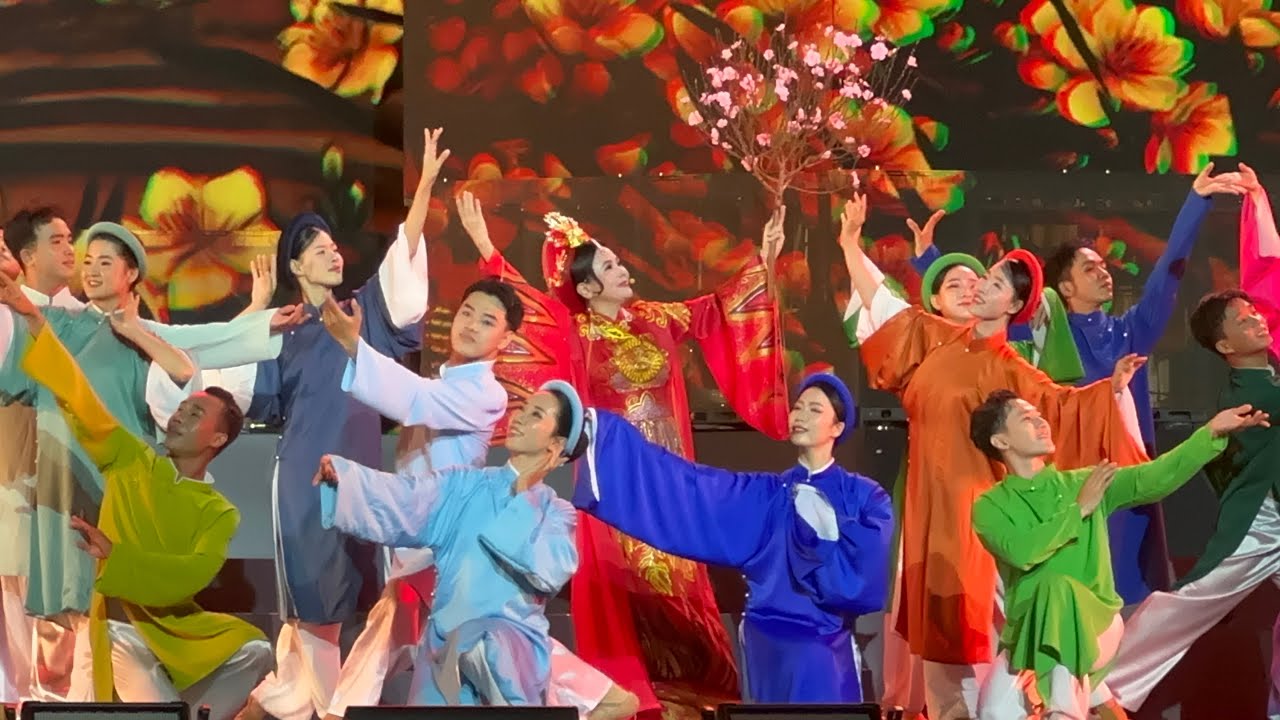 Thanh Ngân, Kim Tử Long Diễn Đêm Mùng 5 Tết | Cảnh Quang Trung Mang Cành Đào Về Cho Ngọc Hân