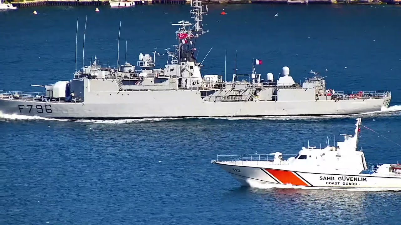 French Navy D&rsquo;Estienne d&rsquo;Orves-class aviso Commandant Birot F796 transits Istanbul towards Black Sea